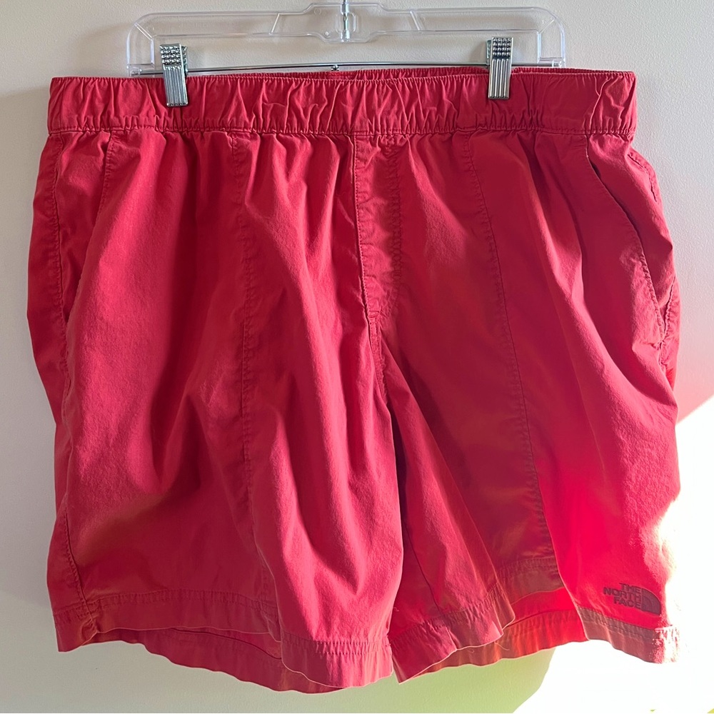 XL The North Face shorts